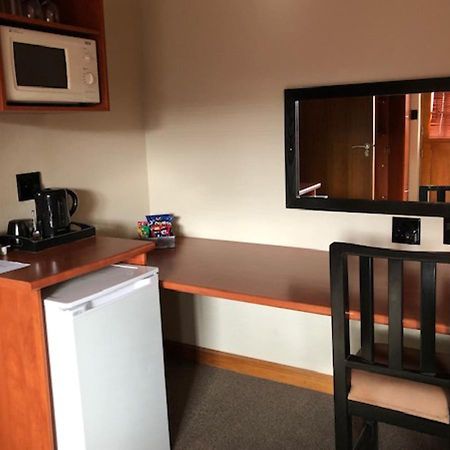 A La Martha'S Air-Port Guest House พอร์ตเอลิซาเบธ ภายนอก รูปภาพ