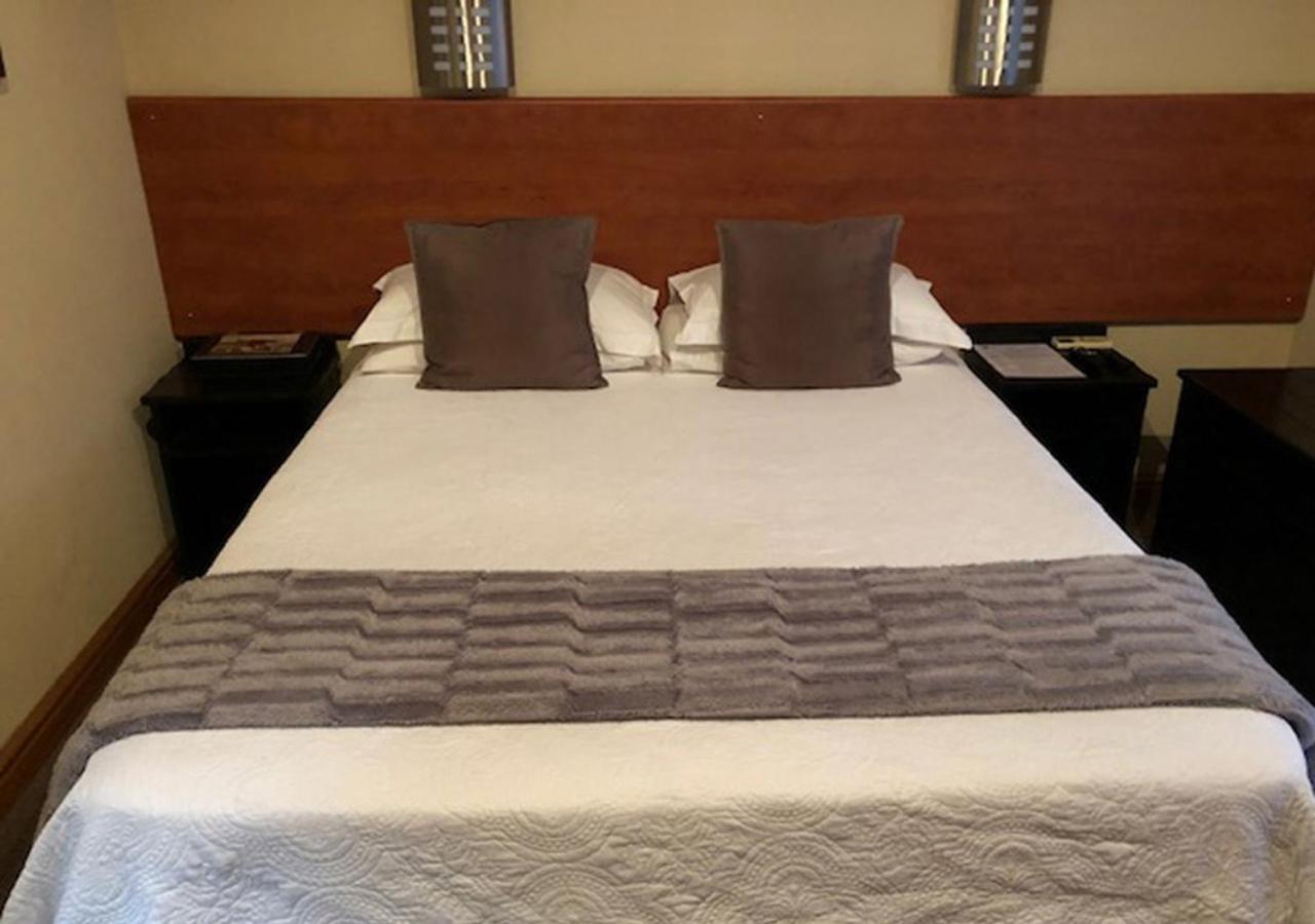 A La Martha'S Air-Port Guest House พอร์ตเอลิซาเบธ ภายนอก รูปภาพ