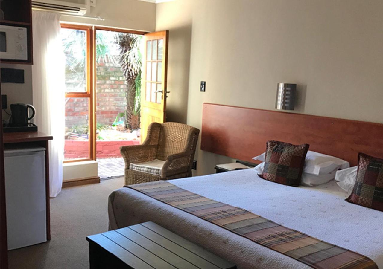 A La Martha'S Air-Port Guest House พอร์ตเอลิซาเบธ ภายนอก รูปภาพ