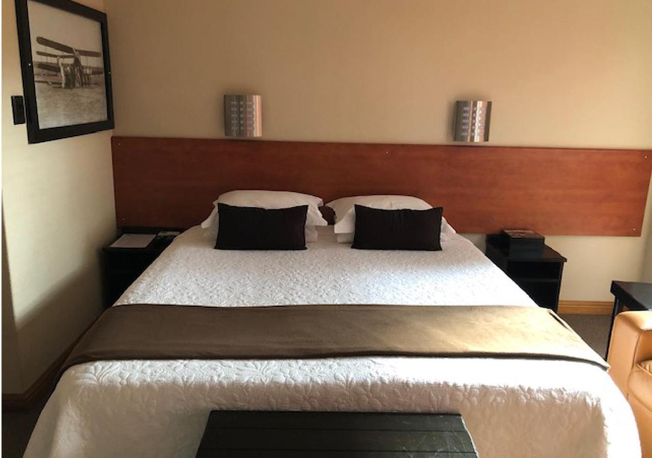 A La Martha'S Air-Port Guest House พอร์ตเอลิซาเบธ ภายนอก รูปภาพ