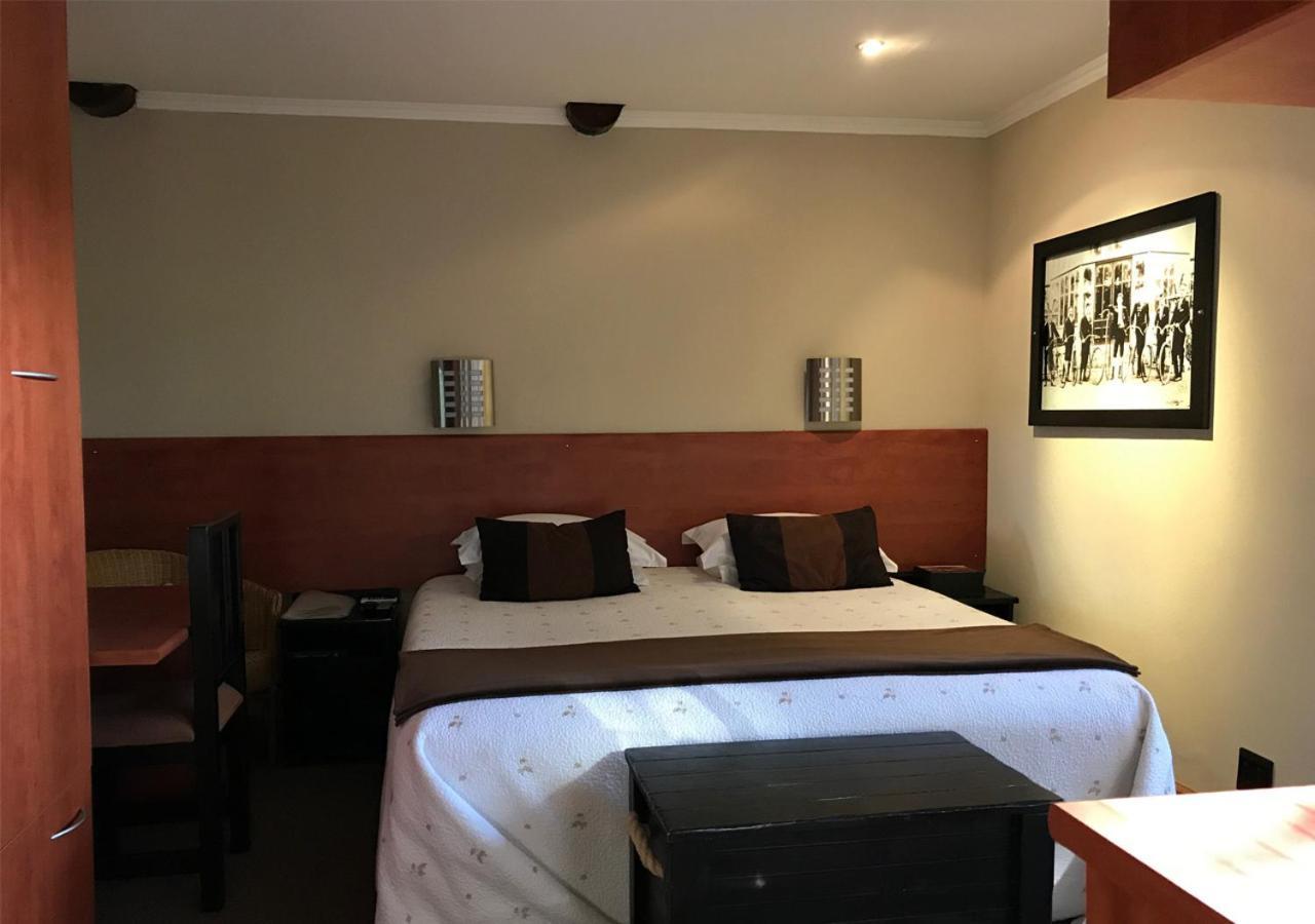 A La Martha'S Air-Port Guest House พอร์ตเอลิซาเบธ ภายนอก รูปภาพ