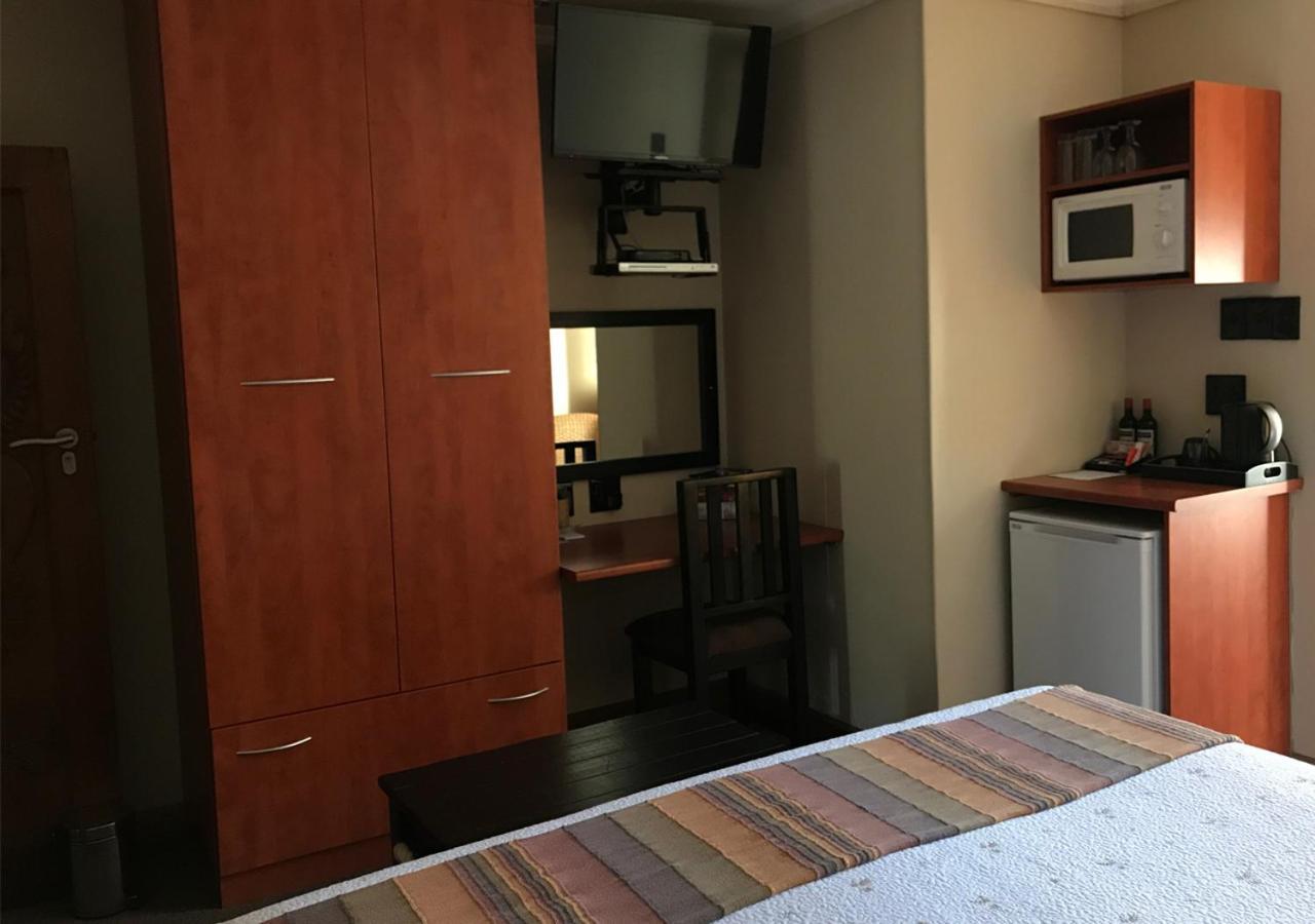A La Martha'S Air-Port Guest House พอร์ตเอลิซาเบธ ภายนอก รูปภาพ
