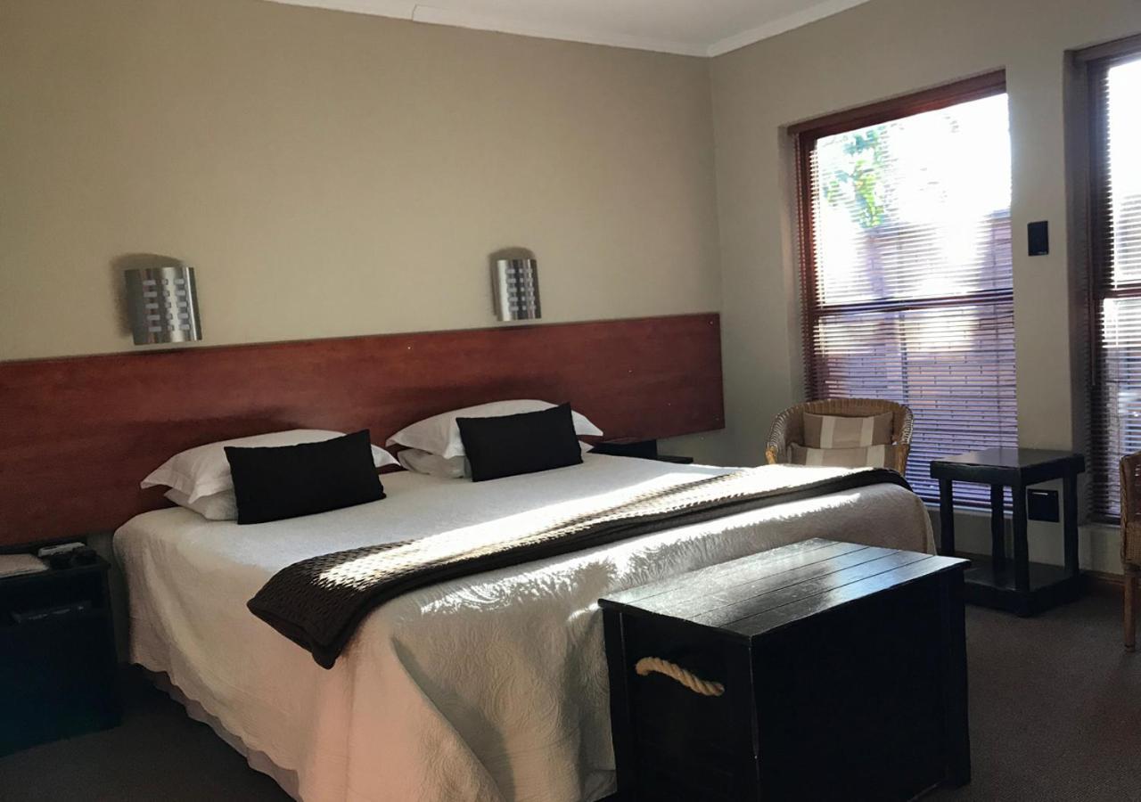 A La Martha'S Air-Port Guest House พอร์ตเอลิซาเบธ ภายนอก รูปภาพ
