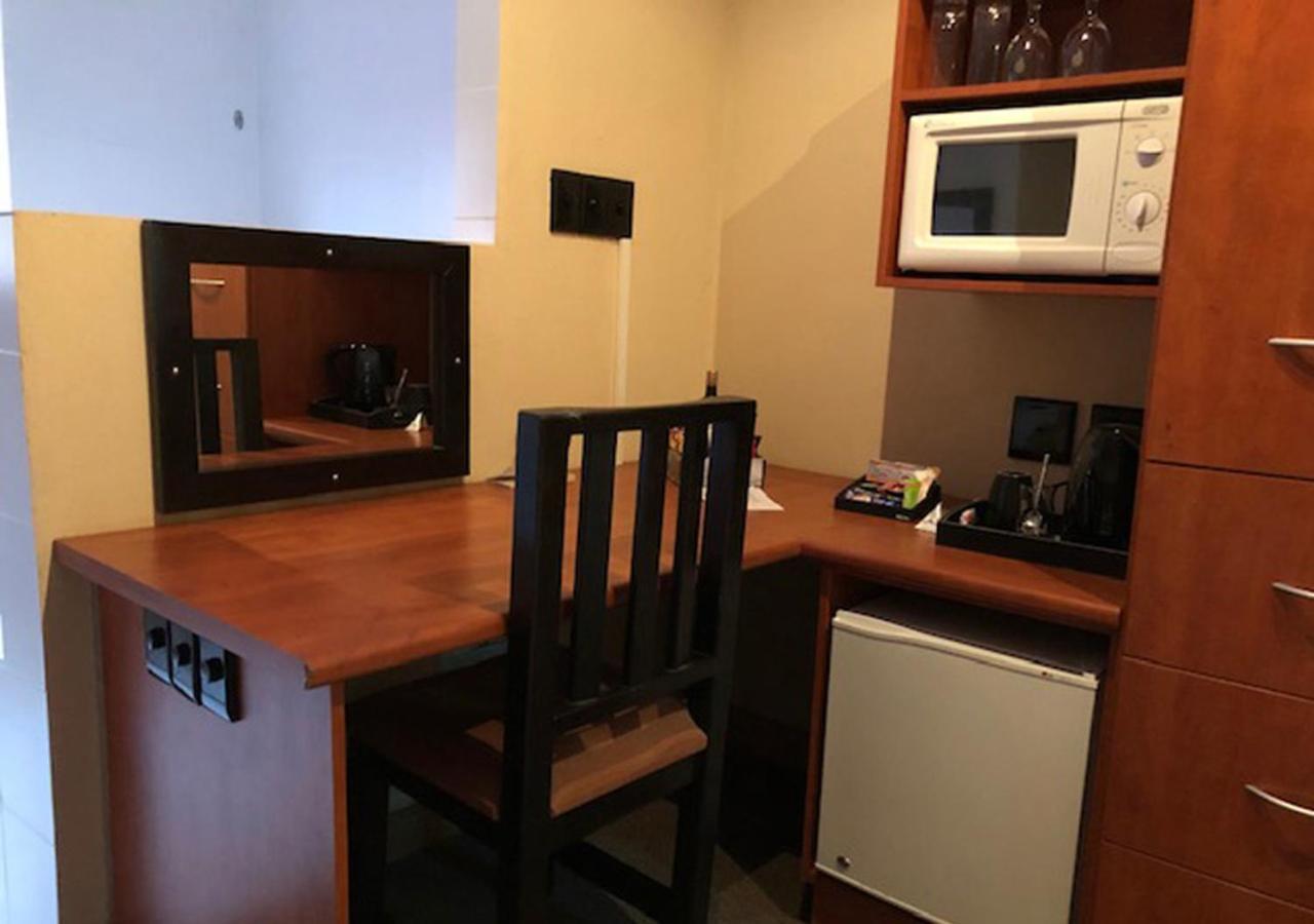 A La Martha'S Air-Port Guest House พอร์ตเอลิซาเบธ ภายนอก รูปภาพ