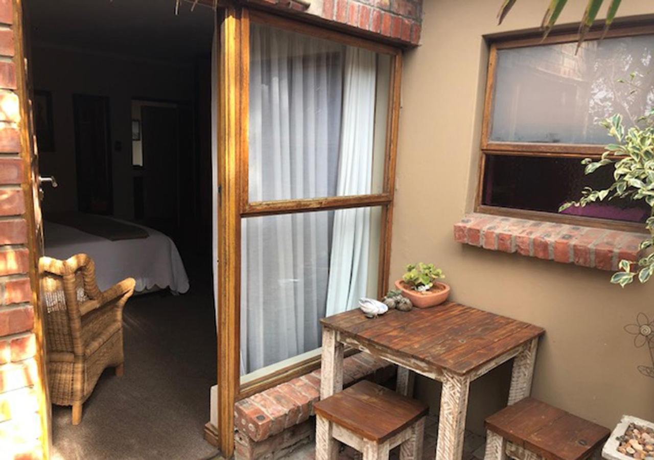 A La Martha'S Air-Port Guest House พอร์ตเอลิซาเบธ ภายนอก รูปภาพ