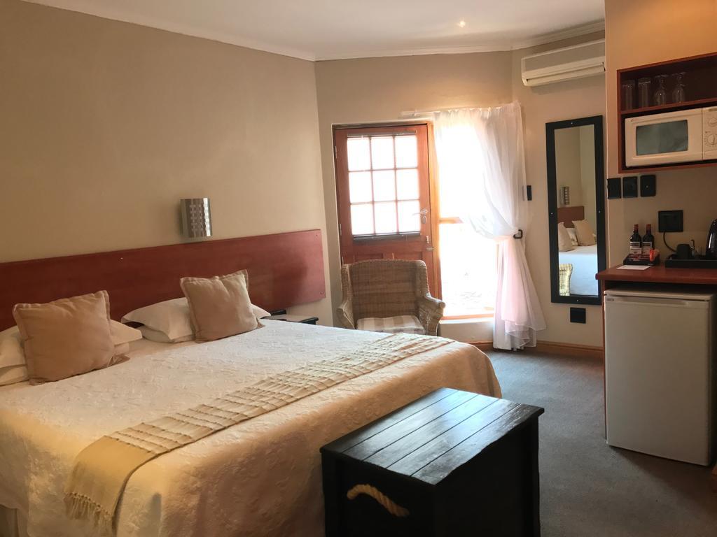 A La Martha'S Air-Port Guest House พอร์ตเอลิซาเบธ ภายนอก รูปภาพ